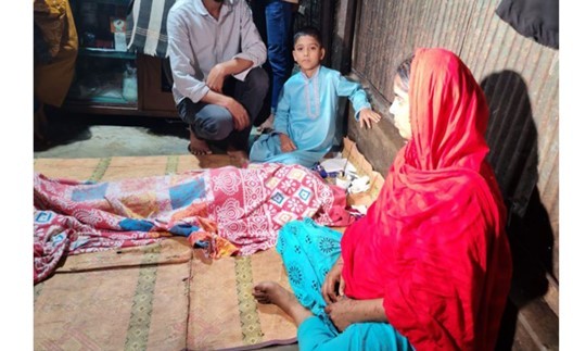 কুমিল্লায় মায়ের হাত থেকে ছিটকে ড্রেনে পড়ে যায় শিশু, বাঁচানো গেল না